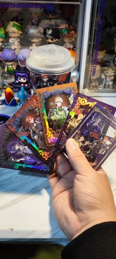 两款唱片都有了。卡牌的boss款和主角团款都有了。吧唧的主角