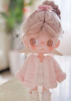 白皮搭衣服妥妥儿就是萌物
加个假发就更更更好看了～

原娃也