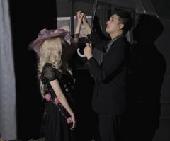 爱 像镜子里自己的脸
当 越靠近越看不完全

《流氓叙事》�