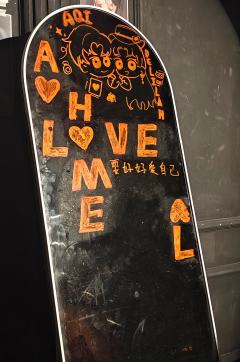 爱 像镜子里自己的脸
当 越靠近越看不完全

《流氓叙事》�