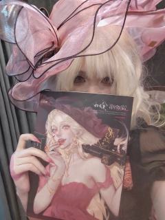 爱 像镜子里自己的脸
当 越靠近越看不完全

《流氓叙事》�