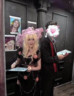 爱 像镜子里自己的脸
当 越靠近越看不完全

《流氓叙事》�