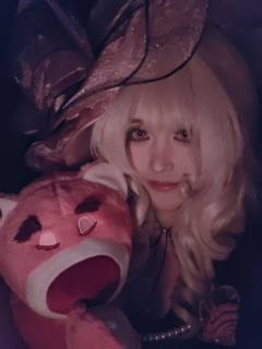 爱 像镜子里自己的脸
当 越靠近越看不完全

《流氓叙事》�