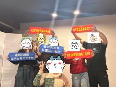 兄弟姐妹是人漫长童年和动荡成长的收藏键。
要有裂缝,才能照出