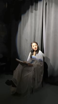 可玩性很强！从头到尾没有坐牢。设定新颖，反转连连，本赤华虽然