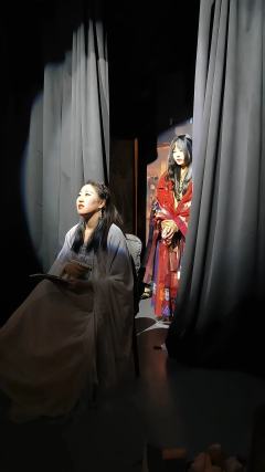 可玩性很强！从头到尾没有坐牢。设定新颖，反转连连，本赤华虽然