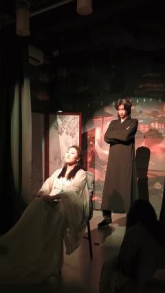 可玩性很强！从头到尾没有坐牢。设定新颖，反转连连，本赤华虽然