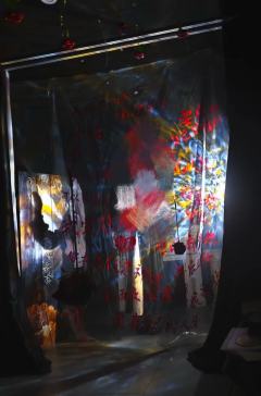 爱是一场肆意蔓延的🌹锈病,
你是选活着,还是和我一起烂在爱