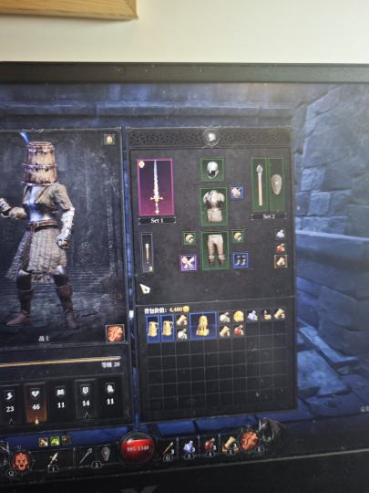 哥们儿我白色休闲局遇到了这玩意儿，一身破烂就带瓶药还差点把他杀了？官方这不管？bug就离谱。