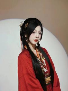 
穿越光影，邂逅流萤之梦。

剧本：《流萤》
店铺：阁下吃瓜