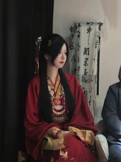
穿越光影，邂逅流萤之梦。

剧本：《流萤》
店铺：阁下吃瓜