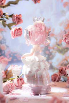 新品预告 | LAURA -圣洁予爱200% 即将上线

L