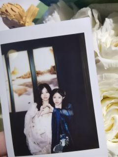 “萤火，不要怕，死亡还是远方，我都陪着你一起去。”
“黎光，