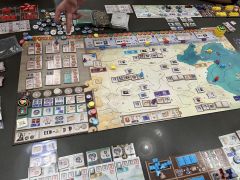 背景:
公元前221年,战国被秦始皇统一,他着手对中国社会和