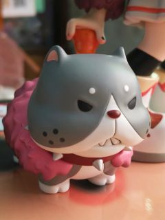 这款实物居然比官图还好看！官图正面看着衣服厚胖宽粗，拿到实物