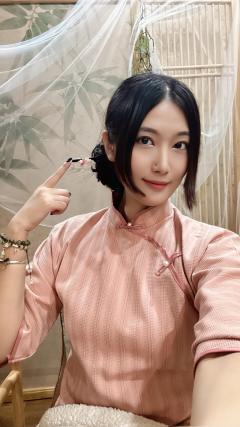 先生,太阳落了,我们一起回家。
类型:民国 情感 沉浸
配