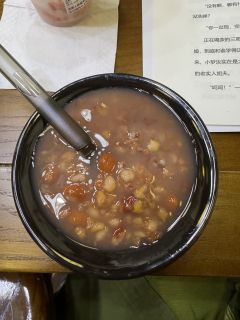 “我们要笑着说再见,哭着说好久不见。”
体验剧本:红豆
体