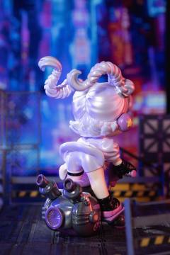 LAURA 骑着拉风喵喵飞车🏍
化身闪耀霹雳穿梭城市峡谷
