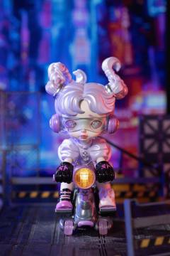 LAURA 骑着拉风喵喵飞车🏍
化身闪耀霹雳穿梭城市峡谷
