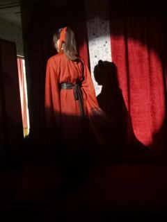 “东风夜放花千树，更吹落、星如雨。”
体验剧本：《江湖夜雨十