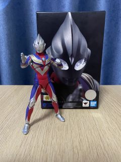 11月再版的相当不错，腰更好了不会爆皮，终于拥有了童年的光！