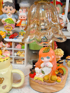 用litta做了一个很漂亮的台灯～果然打了光真的更漂亮了～加