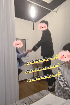 “他的眼睛，是最后那片青山，望向我时，沉默而又喧嚣。”

�