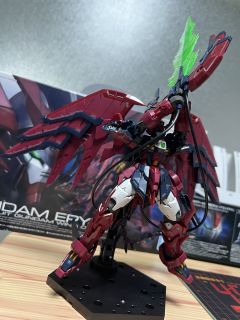 又一个顶级rg，拼装体验棒，效果一流，电线与武器连接有些松，