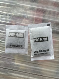 意外收到一只假货labubu马卡龙,发出来给各位娃有参考
1