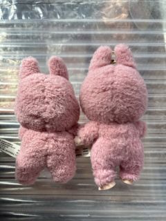 意外收到一只假货labubu马卡龙,发出来给各位娃有参考
1