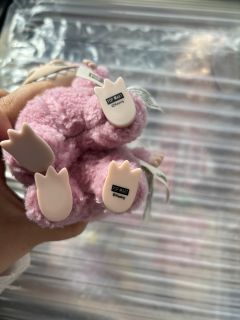 意外收到一只假货labubu马卡龙,发出来给各位娃有参考
1