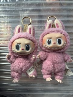 意外收到一只假货labubu马卡龙,发出来给各位娃有参考
1