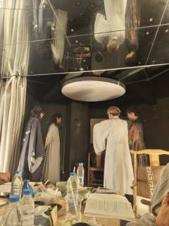 【含剧透】
红树醉秋色，碧溪弹夜弦。
佳期不可再，风雨查如年