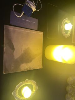 你看 爱是昂贵的 她如千吻之深坠入百万条河流

⏰ 时长:6