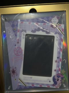 小马宝莉卡+限时独占+紫悦
封面Q版小紫悦可可爱爱！
依然右