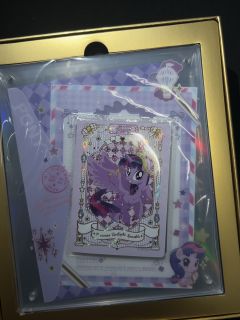 小马宝莉卡+限时独占+紫悦
封面Q版小紫悦可可爱爱！
依然右