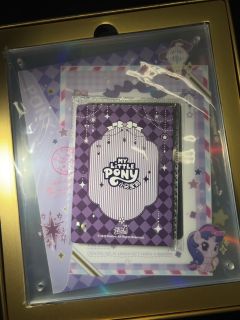 小马宝莉卡+限时独占+紫悦
封面Q版小紫悦可可爱爱！
依然右