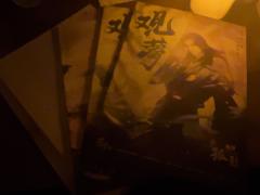 你喜欢看雪,
你喜欢看星星,
你叫阿沐,沐浴阳光的沐。
店