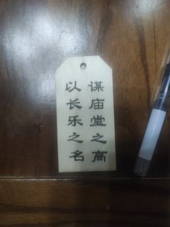 “若你遭遇狂风暴雨，我便撑伞爱你。”
“若你觉得撑伞没有诚意