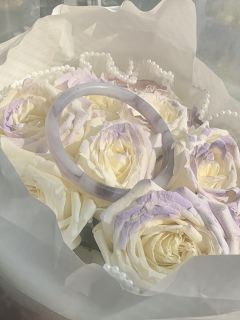 夸一下泡泡超绝妆造,配图开本前美美拍照的瑶音
打过很割裂的一