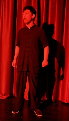 三哥带的这个李二牛太特别了，他会在开场已经提前测了角色后再跟