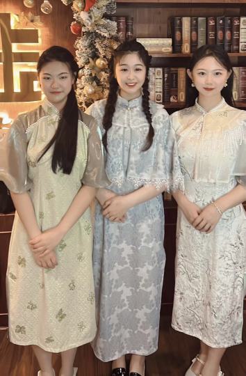 浮云2都出了，不来补课一下浮云1吗？（含超详细角色分析以及同车曼云巨🔪输出攻略）

《浮云》——整体还行可以来补课的民国纯爱本。
（去年五月打的，时间有点久了，有些细节可能说不到）
首先这个本主爱情，