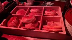 【含剧透】
因为喜欢,所以想要靠的近一点。因为喜欢,所以想