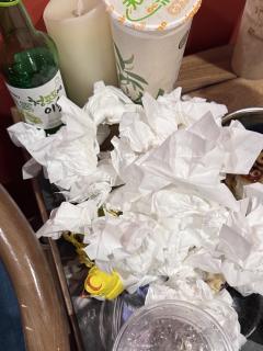 他今夜应该出现在我的窗外,盈盈笑眼落满星辰。他问我,要不要和