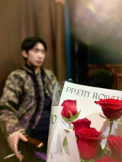 “小时戴花,长大漂亮。今生戴花,来世嫁你。”
📚:纵横四海