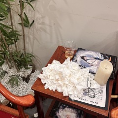“他让我相信了人间景色,让我从此以后,多了一个身份,这个世界