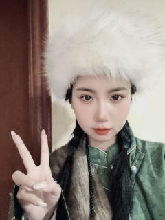 
“天苍茫，雁何往 心中是北方家乡”
“彩旗飘扬的地方 是家