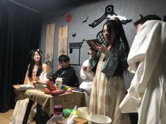 “醉里挑灯看剑,梦回吹角连营。八百里分麾下炙,五十弦翻塞外声