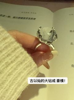 三刷了,码下这篇好评,倒不是因为多喜欢这个本。
而是虹凤又一