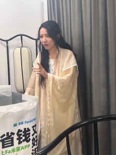 我们究竟是棋逢对手还是……
那为何输棋的人在笑,
可赢棋的人